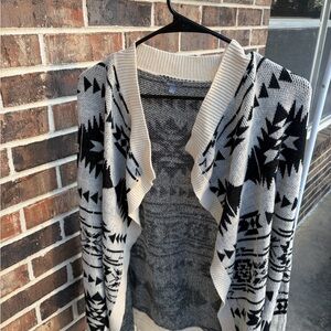 Charlotte Russe Black and White Geometric Cardigan